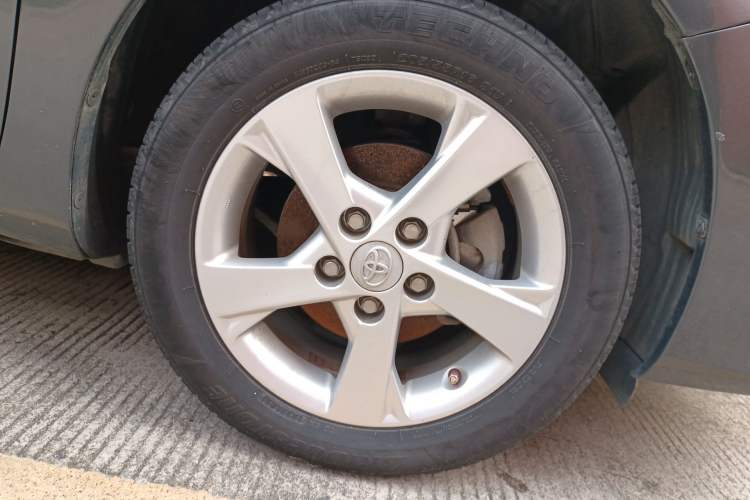 Used Toyota Corolla 2011 1.8L CVT GL-i Right Front Wheel Hub