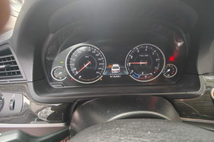 Used BMW 5 Series 2014 525Li Luxury Design Package
