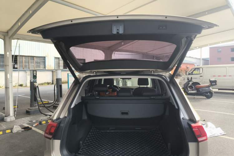 Used Volkswagen Tiguan L 2020 330TSI Automatic Two-Wheel Drive Smart Luxury Edition China VI Standard Trunk