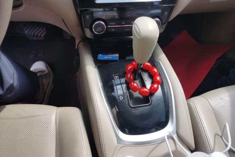 Used Nissan X-Trail 2014 2.0L CVT Smart Edition 2WD Gear Lever