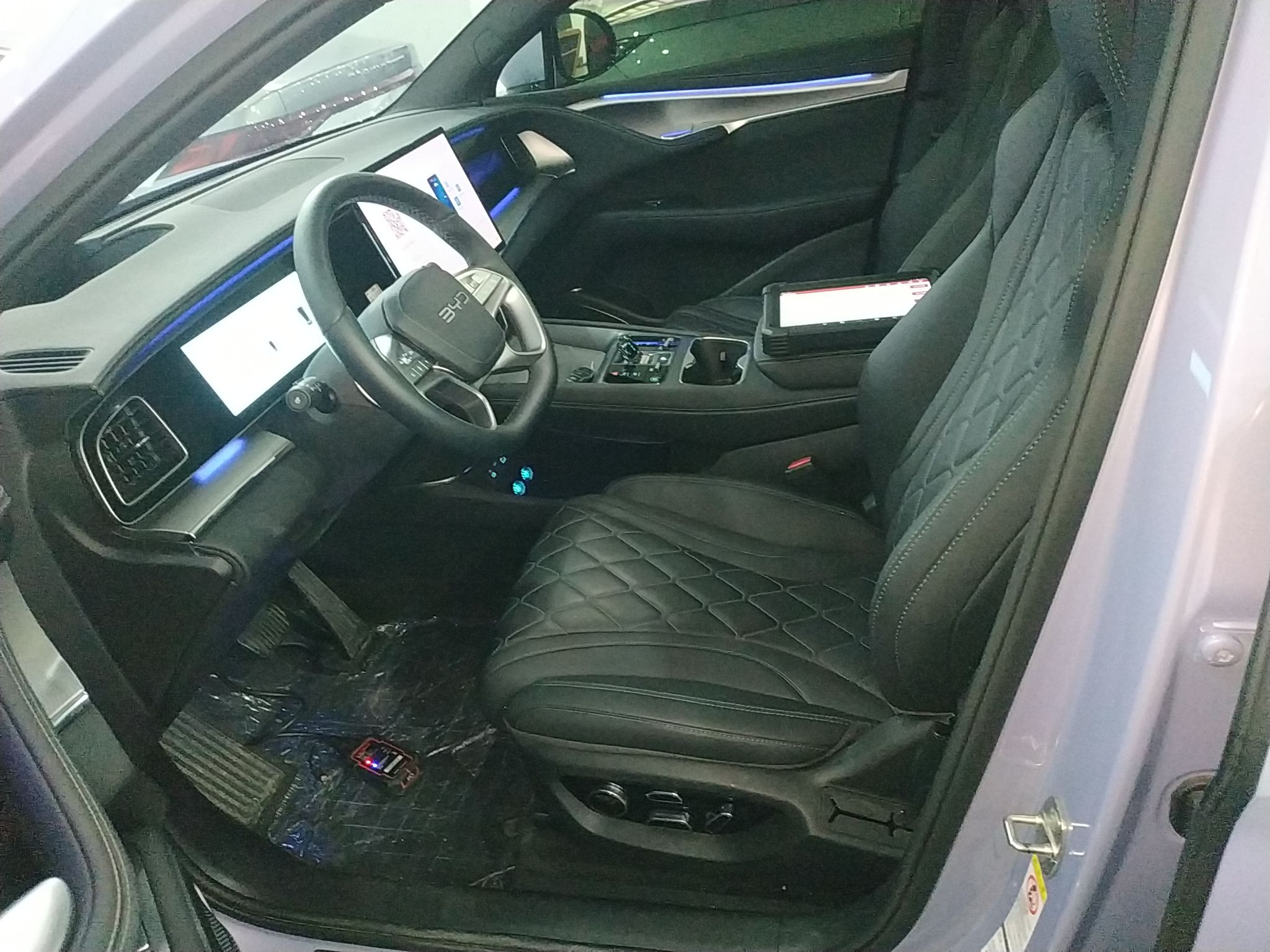 المقاعد الأمامية داخل السيارة