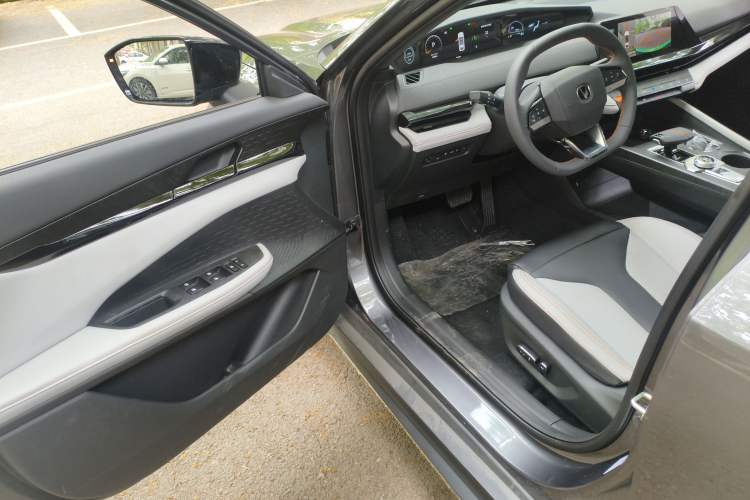 Used CHANGAN UNI-V iDD 2024 Blue Whale Smart Electric iDD 136km ZhiKu Model Driver Seat