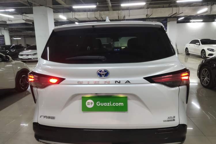 Used Toyota Sienna 2021 2.5L Hybrid Luxury Edition