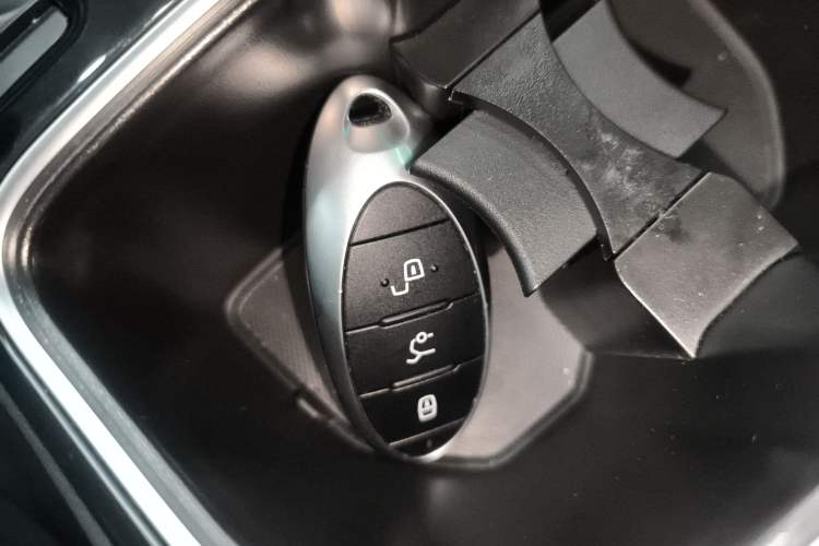 Used Bestune T77 2023 1.5T Automatic Luxury Model Vehicle Key