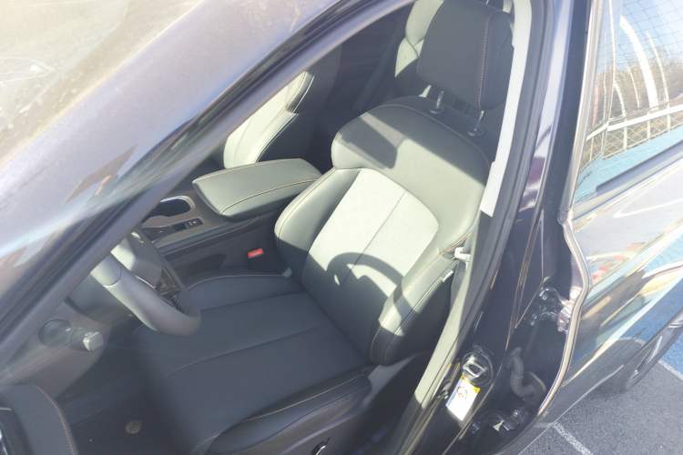 Used CHANGAN X7 PLUS 2024 1.5T Automatic Luxury Edition 5 Seats Left Front Seat