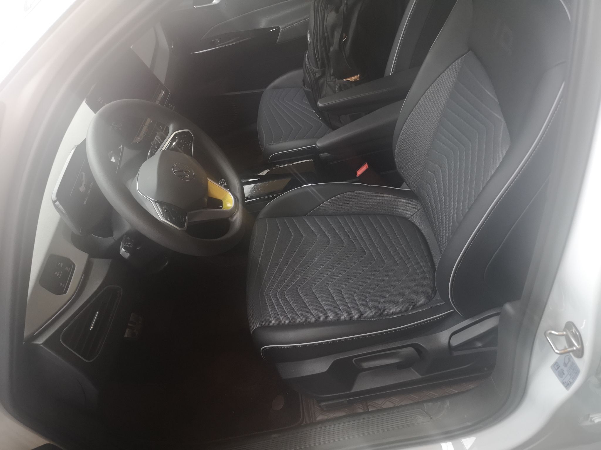 Переднее сиденье в автомобиле