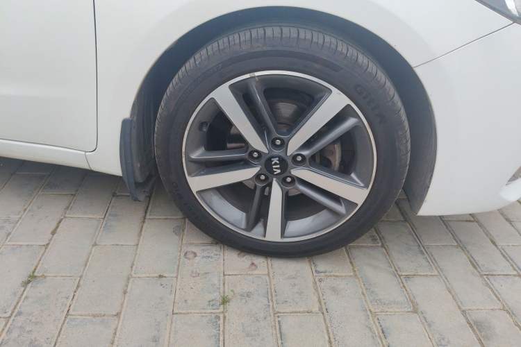 Used Kia K3 2016 1.6L Automatic GLS Right Front Wheel Hub