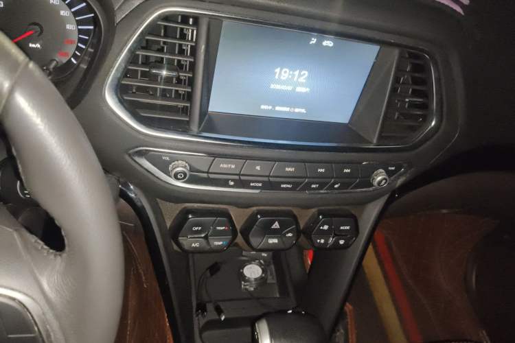 Used GAC Trumpchi GS4 2015 200T G-DCT Luxury Edition Audio And AC Panel