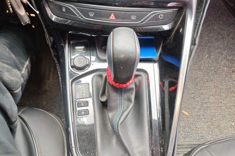 Used Peugeot 308 2016 1.6L Automatic Luxury Edition Gear Lever