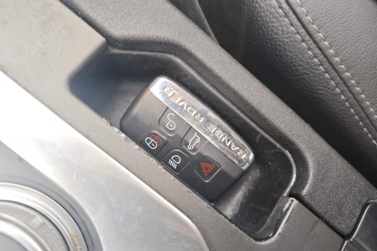 Used Land Rover Discovery 2015 3.0 SC V6 HSE Vehicle Key