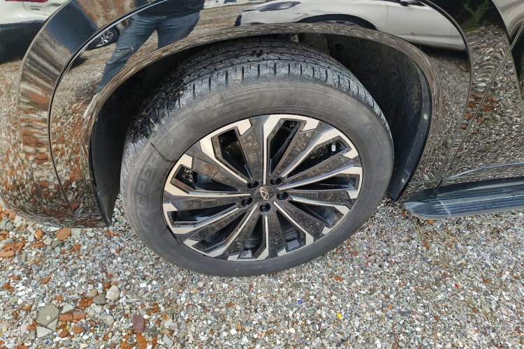 Used Chery Tiggo 9 2023 2.0T Dual-Clutch Two-Wheel Drive Luxury Edition 7 Seats Left Front Wheel Hub