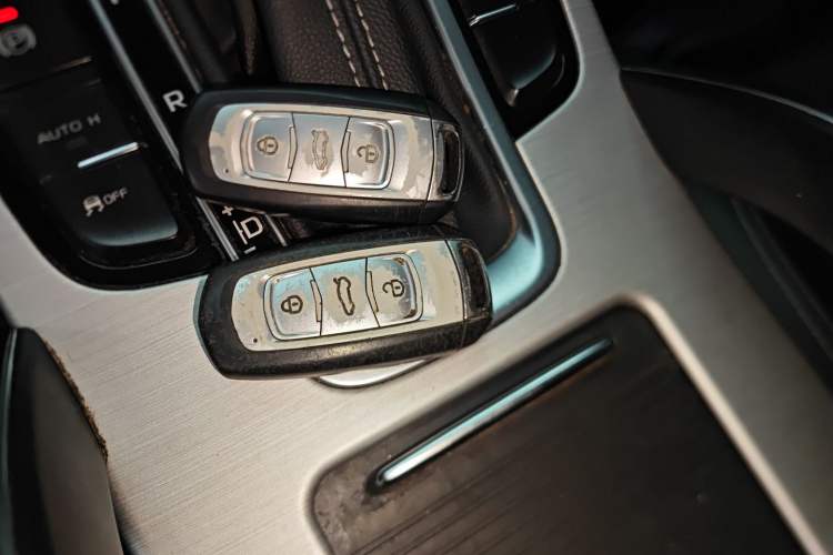 Used Geely Auto Emgrand X7 Sport 2016 1.8TD Automatic Smart Connectivity Version Vehicle Key