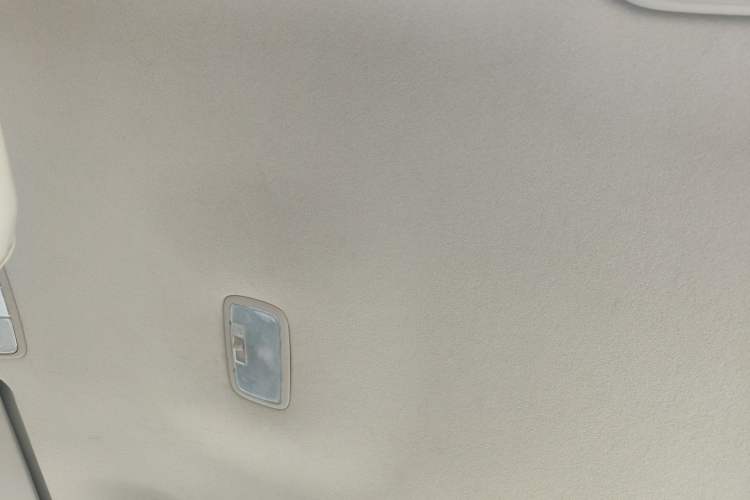 Used Hyundai Celesta 2015 1.6L Automatic Comfort Model
