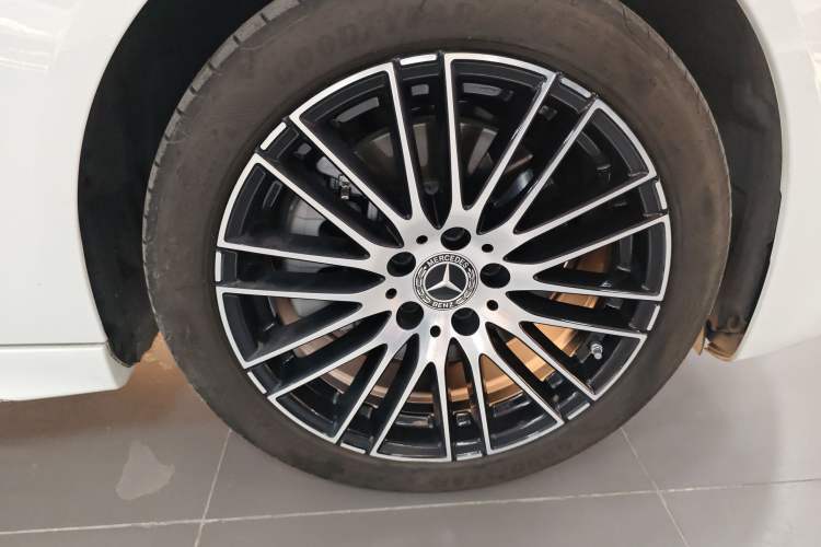 Used Mercedes-Benz C-Class 2024 C 260 L Sport Edition Right Front Wheel Hub