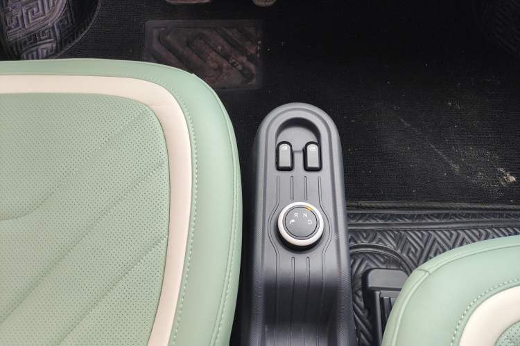 Used Wuling Hongguang MINIEV 2022 Macaron Premium Model – Lithium Iron Phosphate