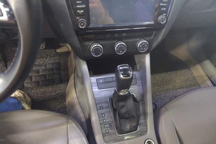 Used Skoda Octavia 2015 1.6L Automatic Yijun Edition
