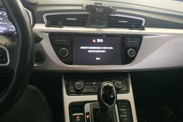 Used Geely Auto Emgrand X7 Sport 2018 1.8TD Automatic Two-Wheel Drive Smart Connect 4G Internet Edition Audio And AC Panel