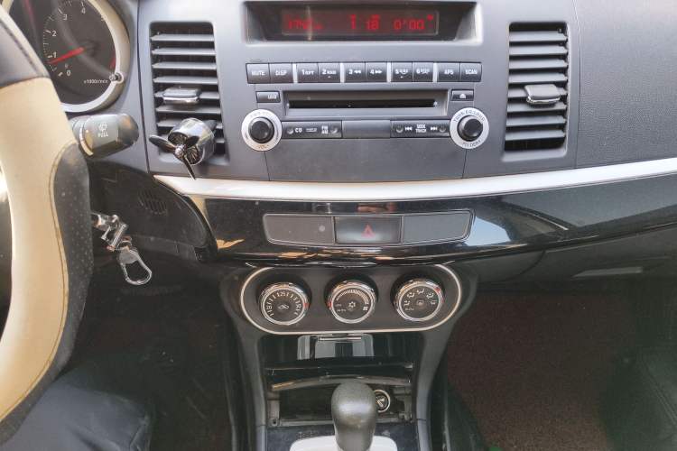 Used Mitsubishi Lancer EX 2012 Classic 1.8L CVT Black-and-White Edition
