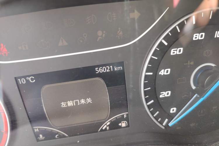 Used JMC Fushun 2023 2.0T Manual Short-Wheelbase Mid-Top Commercial Multi-Purpose 6-Seater Passenger Vehicle Odometer Close Up