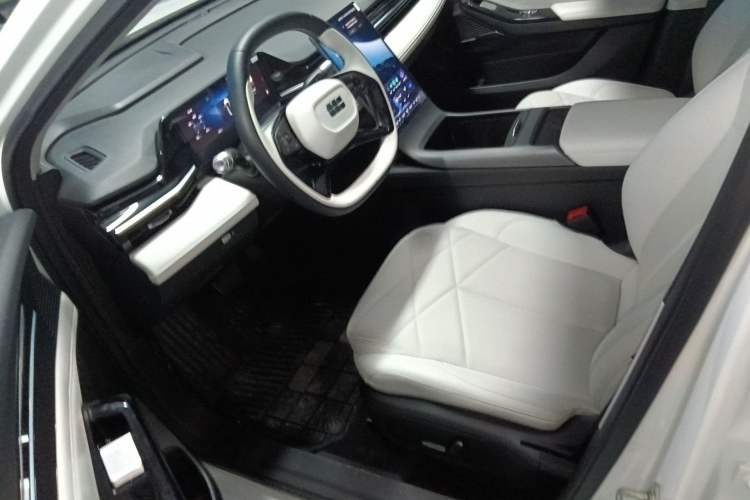 Used Geely Galaxy L6 2023 125km MAX Left Front Seat