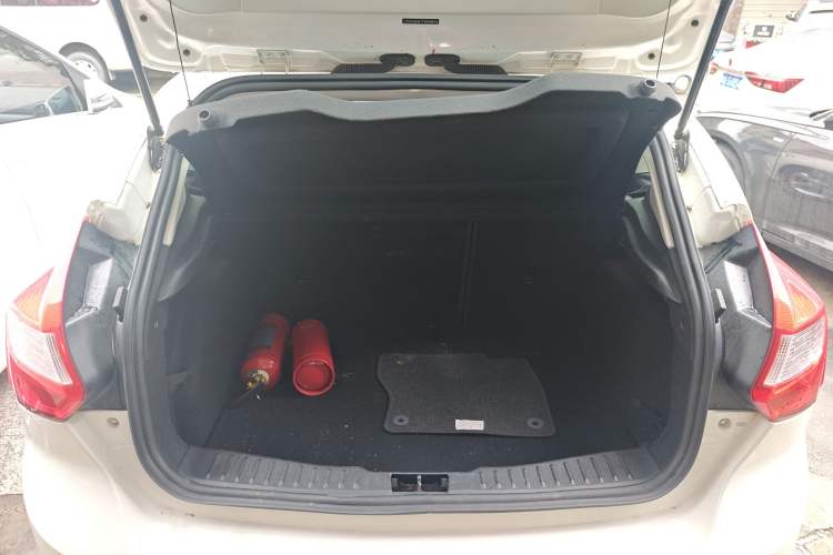 Used Ford Focus 2012 Hatchback 1.6L Automatic Fashion Edition Trunk