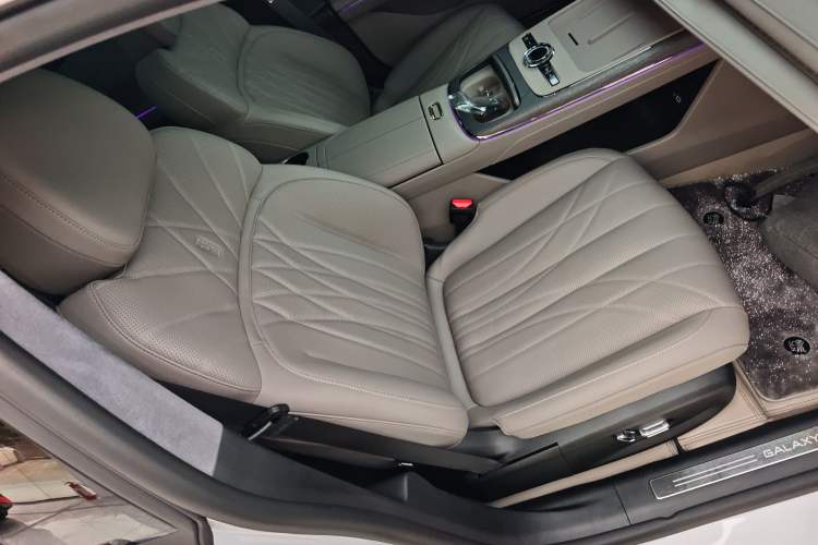 Used Geely Galaxy 8 2025 130km EM-P Exploration Edition Right Front Seat