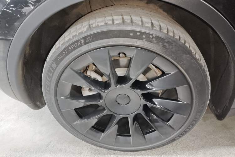 Used Tesla Model Y 2022 Long-Range All-Wheel-Drive Version
