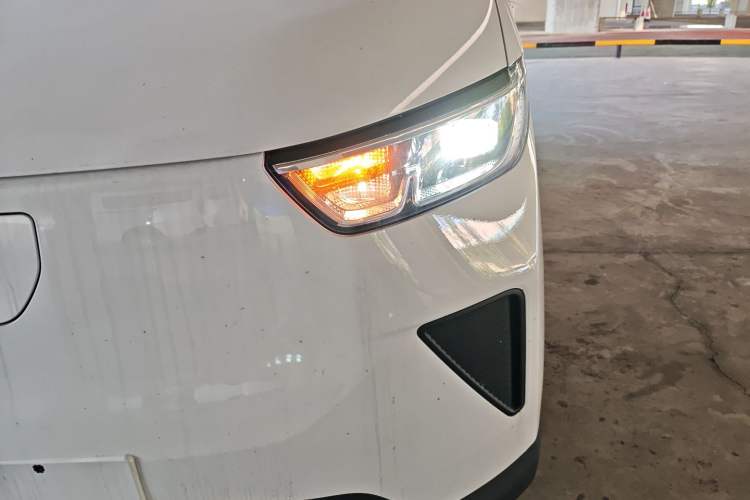 Used Wuling Yangguang 2024 300KM Comfort Version Passenger Van 75kW