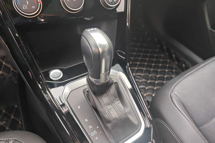 Used Volkswagen T-ROC 2019 280TSI DSG Two-Wheel Drive Comfort Version China VI Standard
