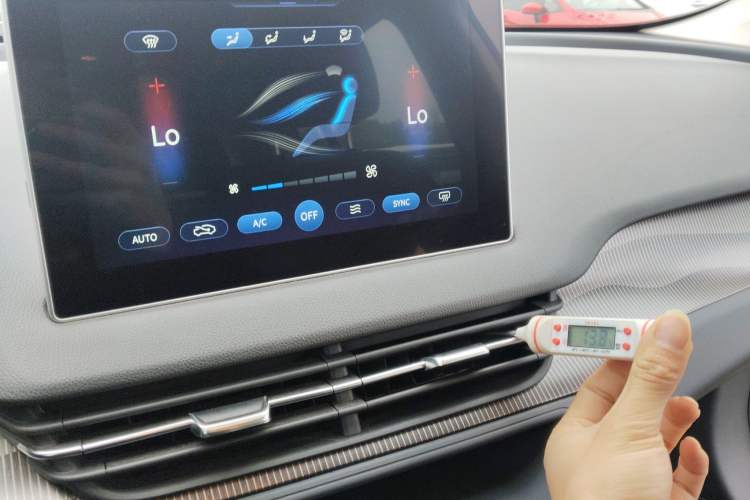 Used Hongqi E-QM5 2022 431 km Charge & Enjoy Edition
