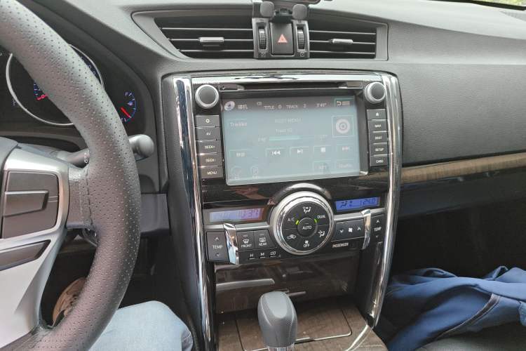 Used Toyota Reiz 2013 2.5S Elite Edition Audio And AC Panel