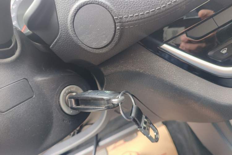 Used Isuzu JLM 2020 2.5T Two-Wheel Drive Diesel Leading-Edge Version JE4D25Q6A Meeting China VI Emission Standards