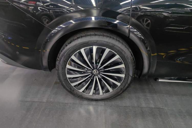 Used Volkswagen Viloran 2024 380TSI Premium Edition
