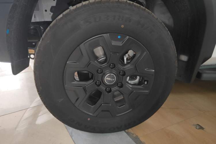 Used RELY Venucia R08 2025 Model 2.3T 8AT 2WD Diesel Long Box Trail Edition Left Front Wheel Hub