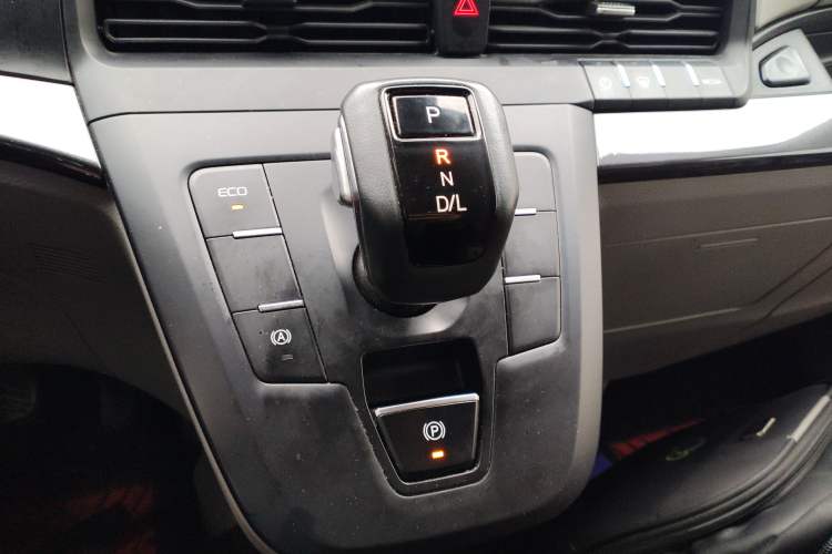 Used Ford Transit 2023 2.0T Gasoline Automatic Business & Travel Model Mid-axle Medium Roof 7/8/9-Seater