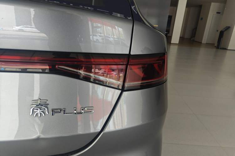 Used BYD Qin PLUS 2024 HONOR Edition DM-i 55KM Leading Model
