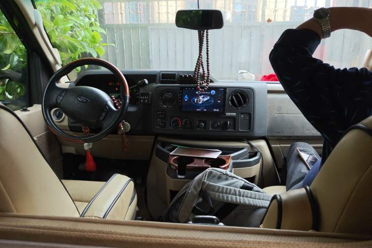 Used Ford E350 