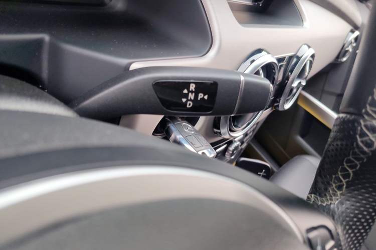 Used Mercedes-Benz GLK-Class 2013 GLK 300 4MATIC Dynamic Sunroof Model Gear Lever