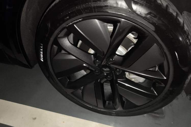 Used Li Auto L9 2022 Max model Right Front Wheel Hub