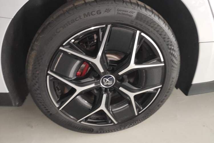 Used BYD Han 2024 DM-i Glory Edition 200KM Flagship Model Right Rear Wheel Hub