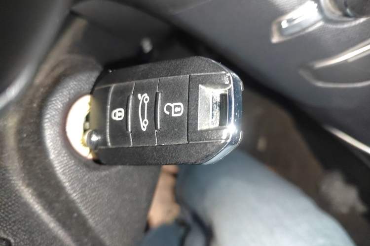 Used Peugeot 408 2015 1.2T Automatic Luxury Edition Vehicle Key