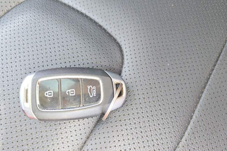 Used Hyundai Elantra 2022 1.5L CVT LUX Prestige Edition Vehicle Key