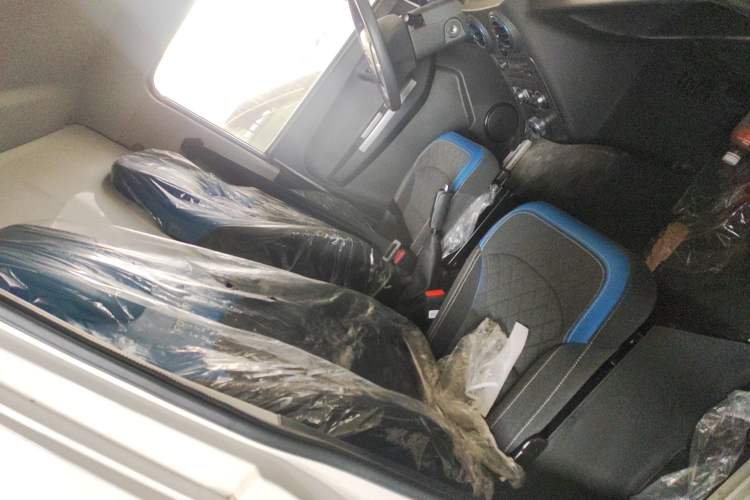 Used Foton Qianduoduo 2024 Box-Type Van Flat Roof 2 Seats CATL 41.86 kWh
