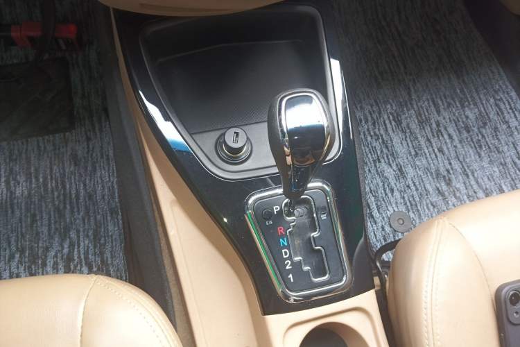 Used Wuling Hongguang 2014 1.5L S Automatic Luxury Model Gear Lever