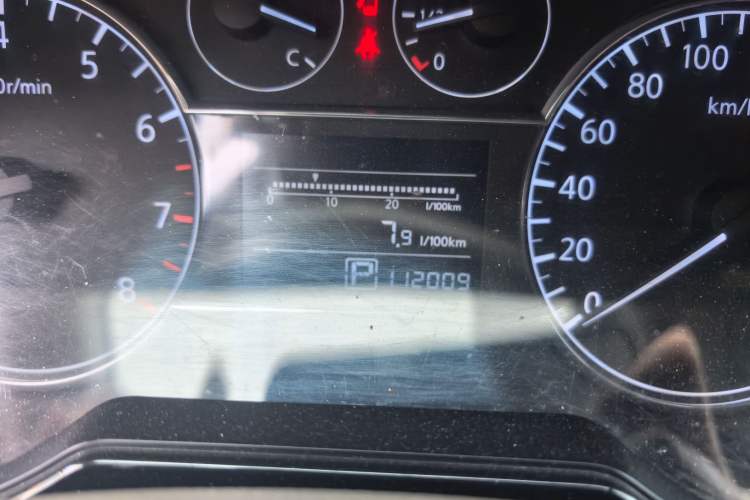 Used Nissan Tiida 2014 1.6L CVT Comfort Model Odometer Close Up