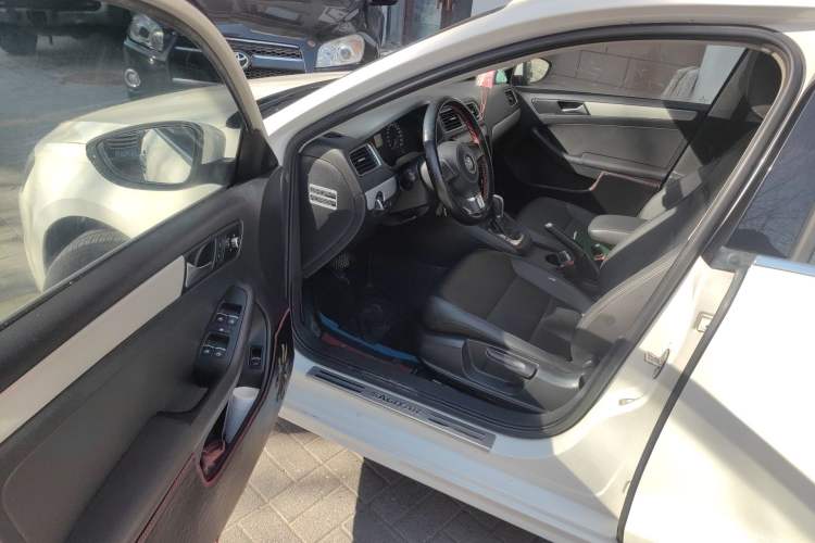 Used Volkswagen Sagitar 2014 1.6L Automatic Comfort Model Driver Seat