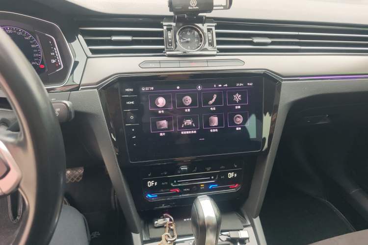 Used Volkswagen Magotan 2020 330TSI DSG Luxury Edition Audio And AC Panel