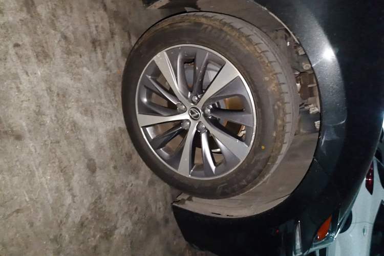 Used Lexus LS 2018 500h Excellence Edition China VI standard Right Front Wheel Hub