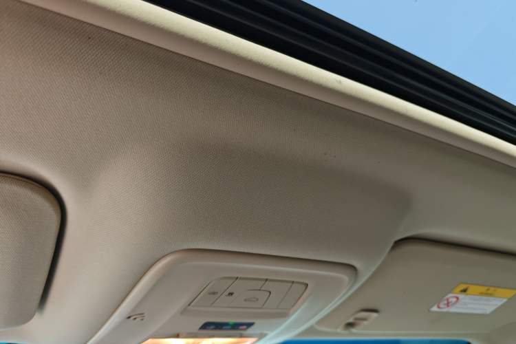 Used Buick GL8 2023 Facelifted Land Cruiser Executive Luxury Version
