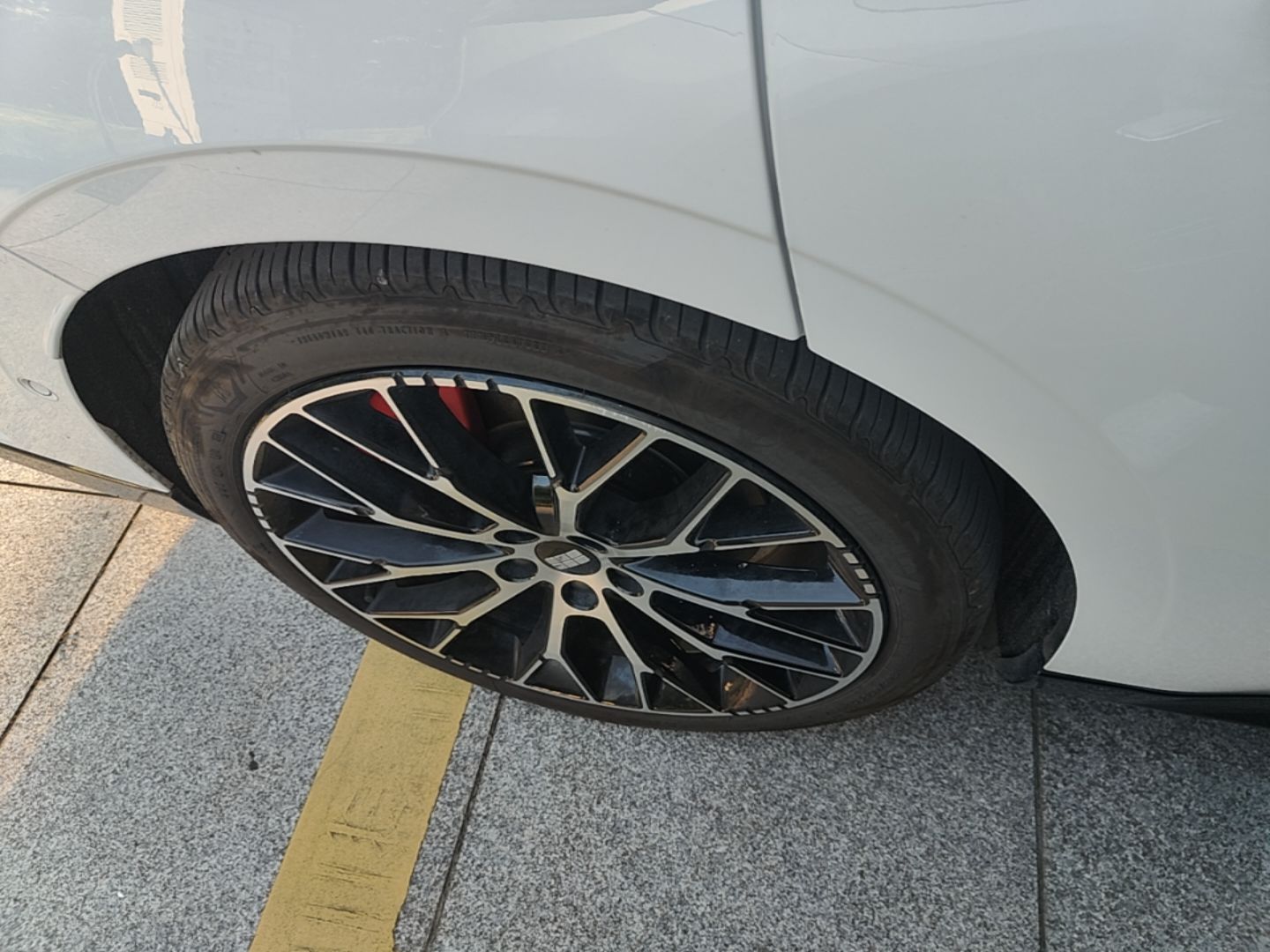 Geely Galaxy E8 2025 620 km All-Wheel Drive Starship LiDAR-Enabled Intelligent Driving Version — снимка 11